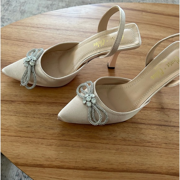 Chase and Chloe kitten heels, women’s size 6.5 - Picture 3 of 5